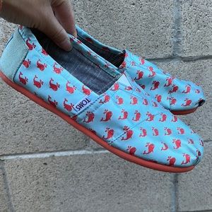 Baby blue whale print Toms